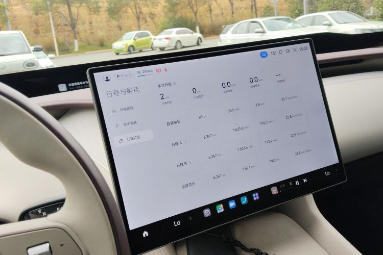 小米汽车 小米YU7 2025款 超长续航高性能四驱Max版中控内饰14