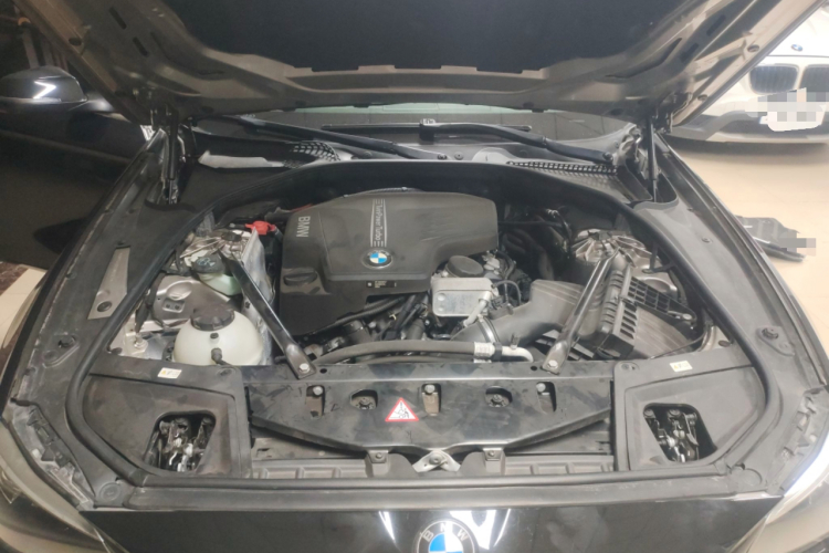宝马5系 2014款 525Li 领先型机舱底盘24