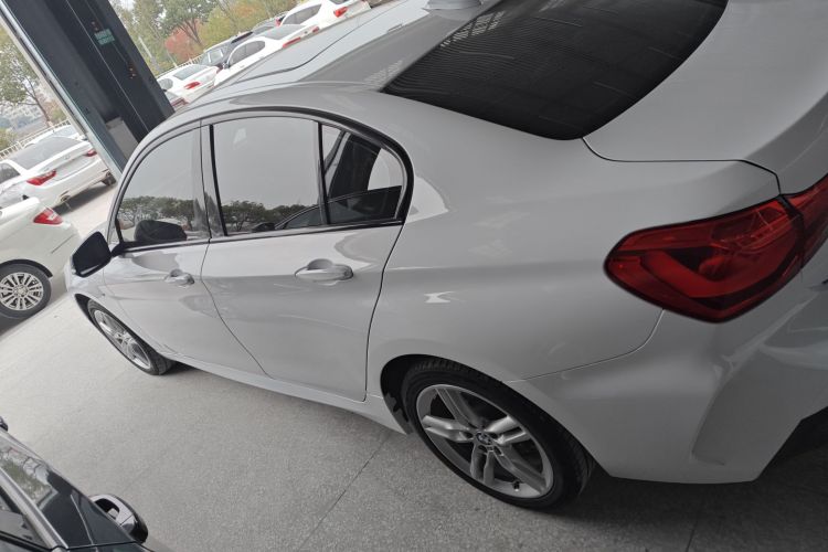 宝马1系 2021款 改款 120i M运动曜夜版车身外观4