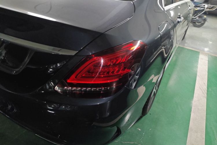 奔驰C级 2019款 C 260 L 运动版车身外观9