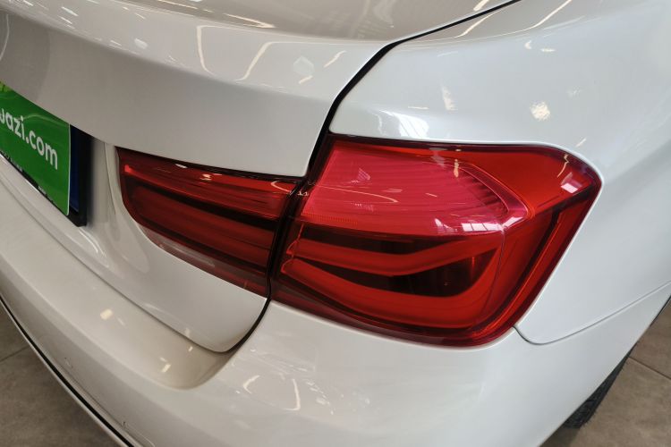 宝马3系 2019款 320Li 时尚型车身外观9