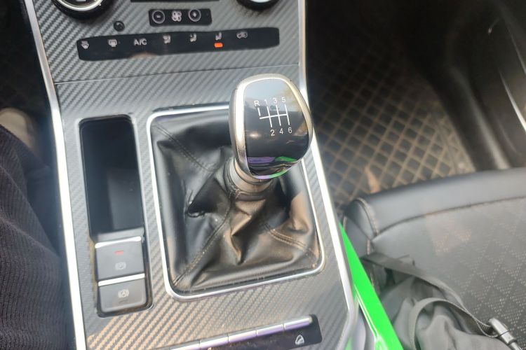 奇瑞 瑞虎8 2018款 1.5TCI 手动特供版 7座中控内饰18