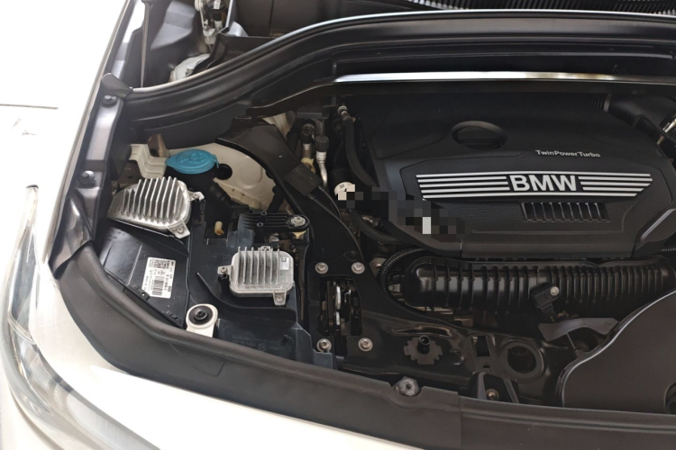 宝马X2 2020款 xDrive25i M运动套装机舱底盘25