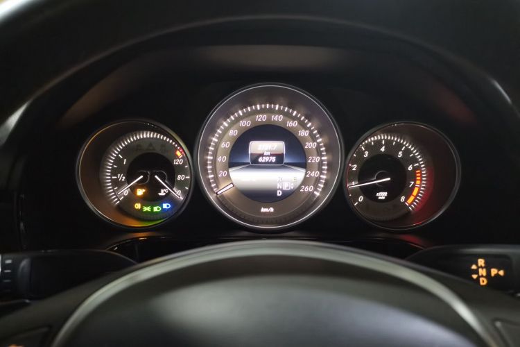 奔驰E级 2014款 E 260 L 运动型中控内饰14