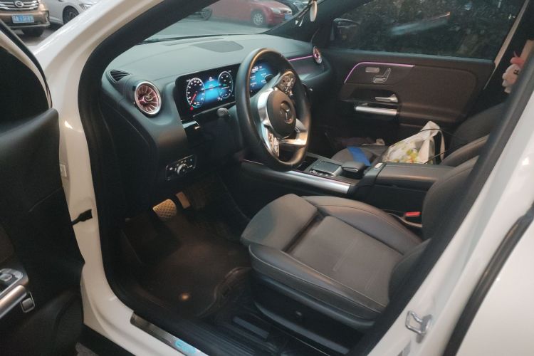 奔驰EQA 2022款 EQA 300 4MATIC 首发特别版中控内饰20