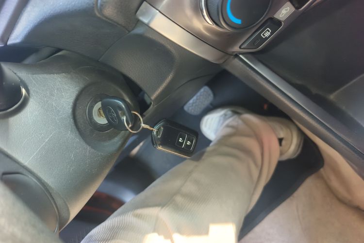 丰田 YARiS L 致炫 2015款 1.5G 自动橙色限量版中控内饰11