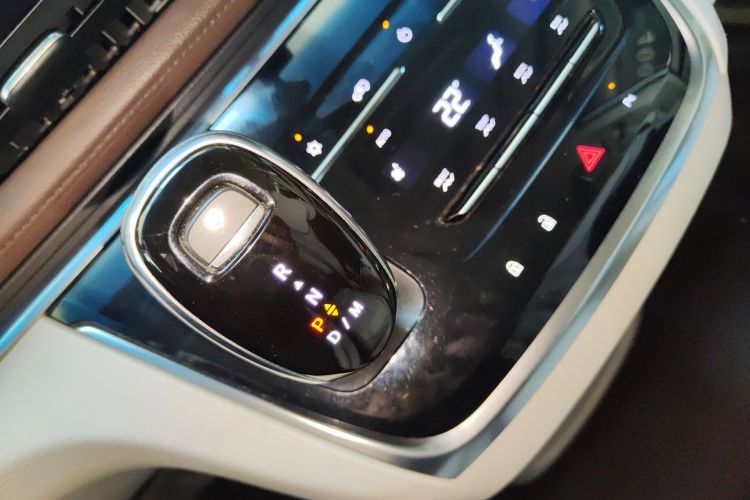 别克GL8 2020款 陆上公务舱 652T 豪华型中控内饰11