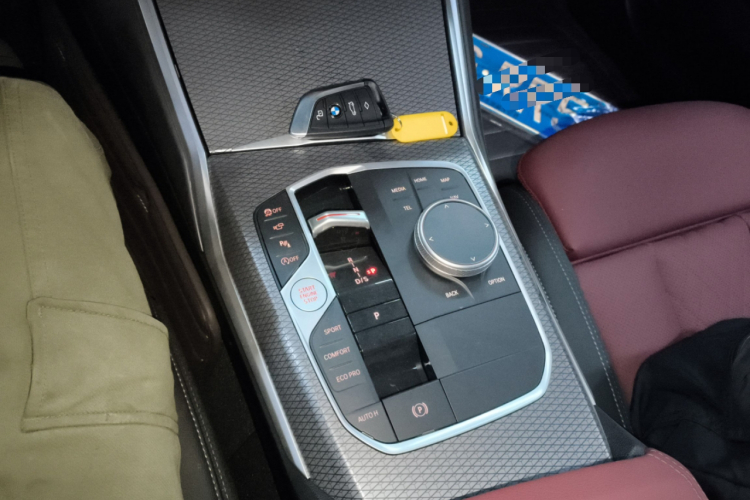 宝马3系 2024款 330i M运动曜夜套装中控内饰18