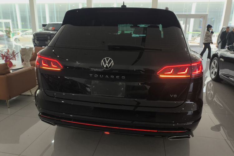 大众 途锐 2022款 3.0TSI 锐享版 曜黑运动套装车身外观6