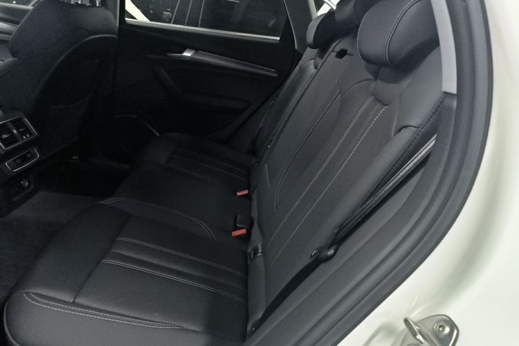 奥迪Q5L 2022款 40T 时尚动感型中控内饰7004