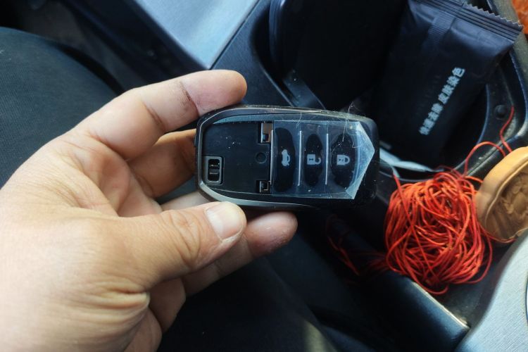 丰田 普锐斯 2012款 1.8L 标准版中控内饰7001