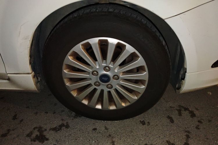 福特 福克斯 2013款 两厢经典 1.8L 手动时尚型车身外观6007