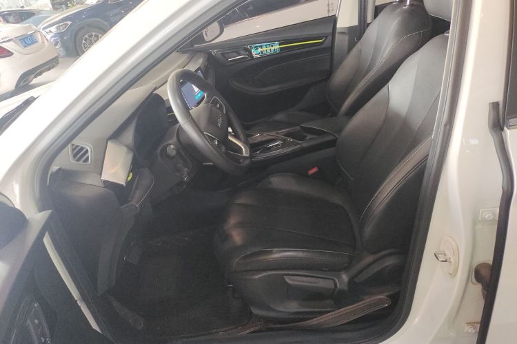 荣威i5 2021款 改款 1.5L CVT钻石版中控内饰19