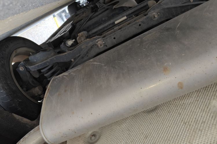 福特 福克斯 2015款 三厢 1.6L 自动风尚型局部细节9009