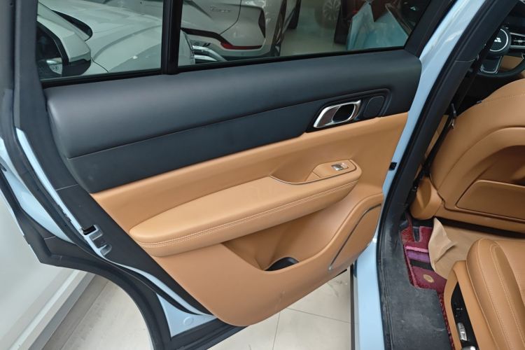 理想汽车 理想ONE 2021款 增程6座版中控内饰7008