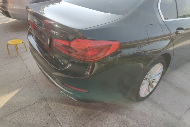 宝马5系 2018款 改款 530Li 领先型 豪华套装车身外观9