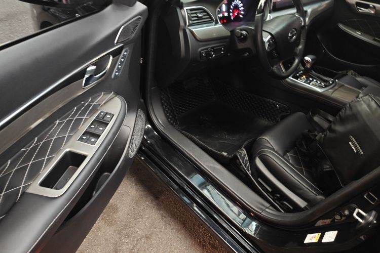 广汽传祺 传祺GA8 2017款 280T 尊享版中控内饰7003