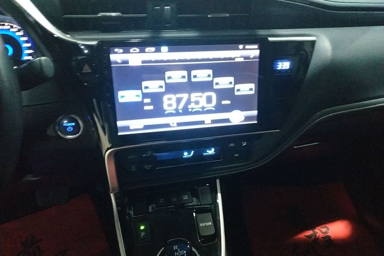 丰田 卡罗拉 2018款 双擎 1.8L E-CVT智尚版中控内饰16
