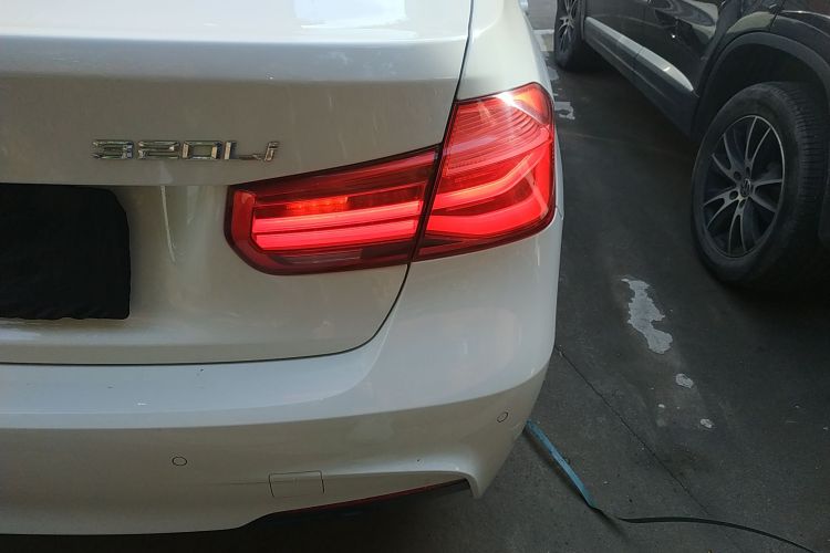 宝马3系 2019款 320Li M运动套装车身外观9