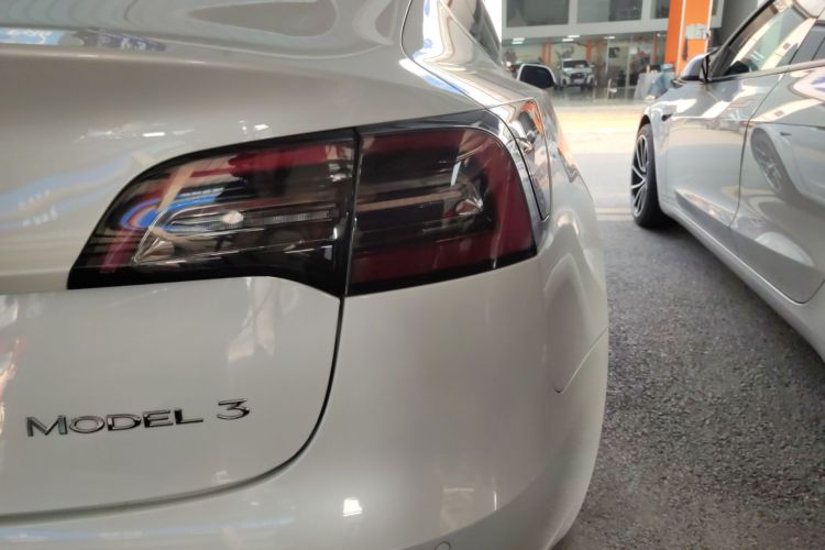 特斯拉 Model 3 2021款 标准续航后驱升级版 3D6车身外观9