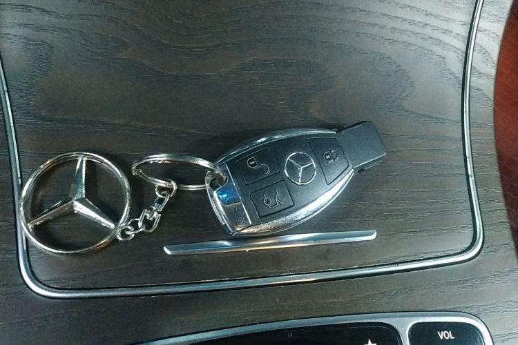 奔驰GLC 2019款 改款 GLC 300 L 4MATIC 动感型中控内饰7001