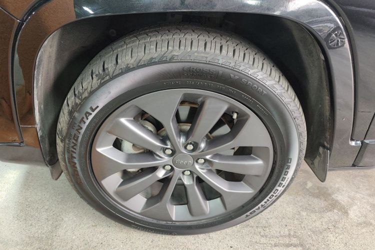 Jeep 自由光 2021款 2.0T 四驱80周年纪念版车身外观6002