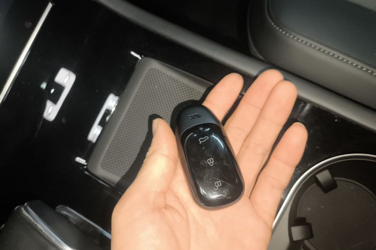 理想汽车 理想ONE 2020款 增程6座版中控内饰11