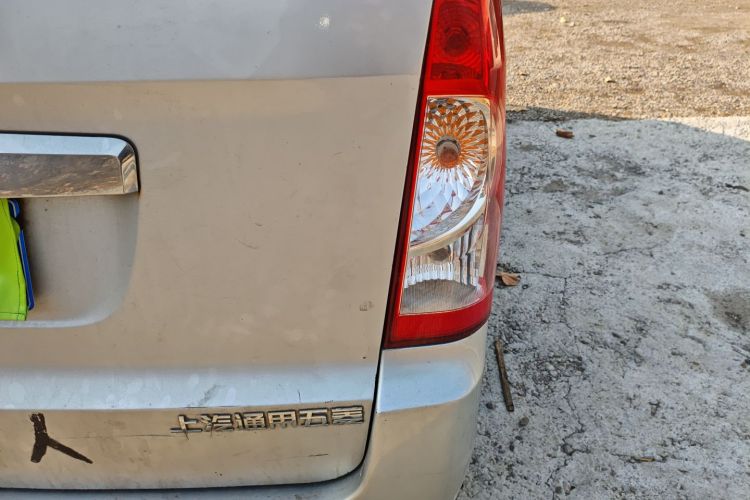 五菱汽车 五菱荣光 2014款 1.2L S 标准型车身外观9