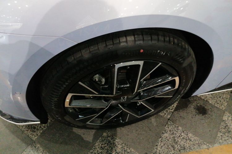 阿维塔06 2025款 Pro增程版车身外观6007