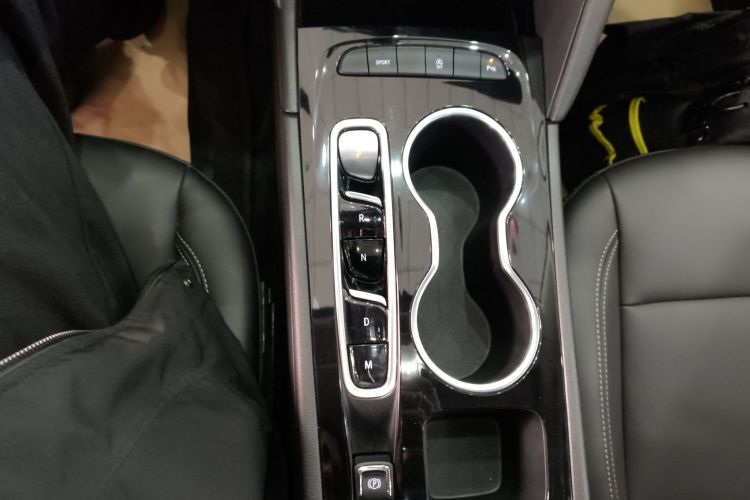 别克 君威 2024款 改款 25T 超享版中控内饰18