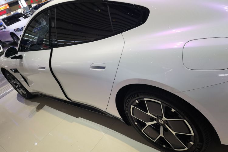 小米汽车 小米SU7 2024款 后驱超长续航高阶智驾Pro版车身外观4