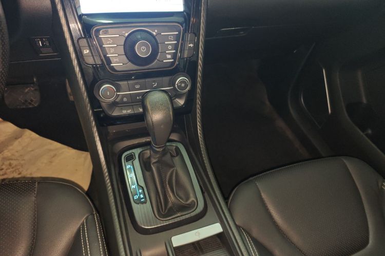 江铃 驭胜S330 2016款 1.5L GTDi 自动两驱尊贵版中控内饰18