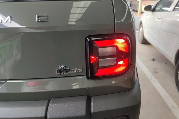 吉利银河 2025款 210km 熊猫骑士车身外观9