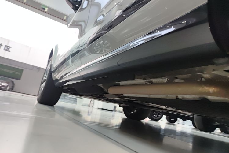 路虎 揽胜极光新能源 2022款 极光L P300e 插电式电动混合版局部细节9002