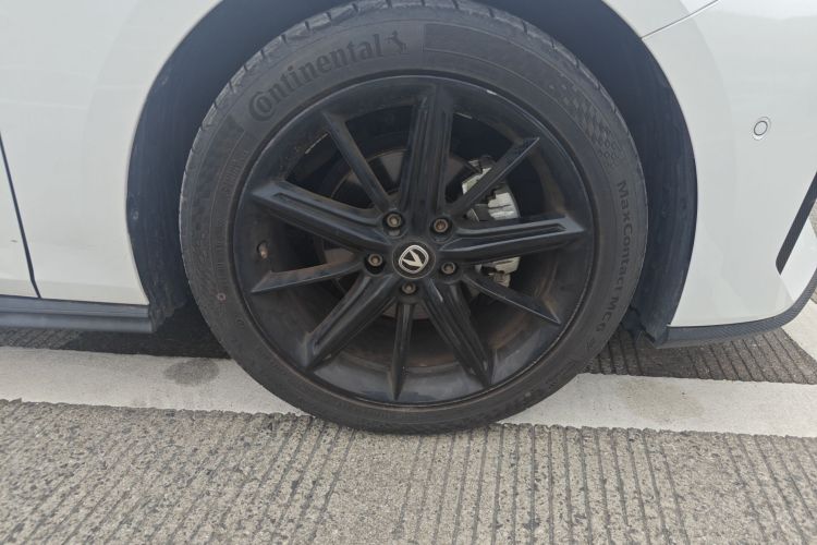 长安UNI-V 2022款 1.5T 智慧领航型车身外观6007