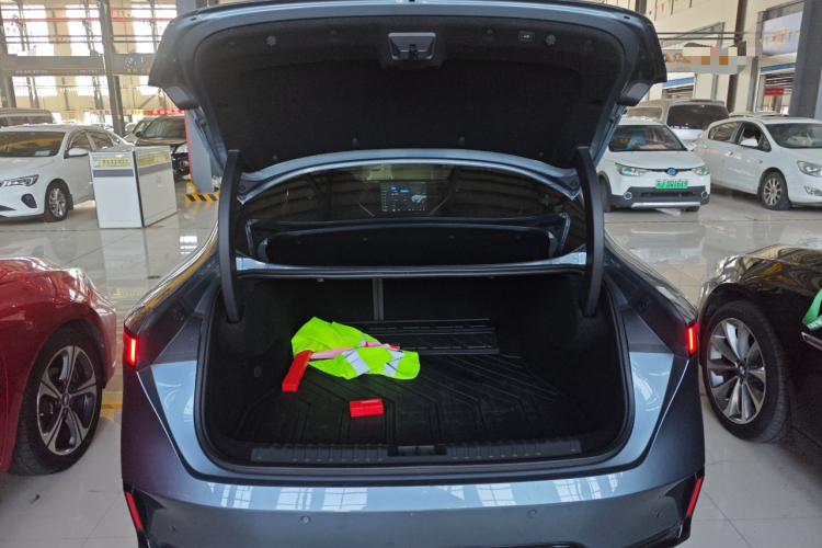 领克07 2024款 EM-P 126长续航 Ultra机舱底盘23