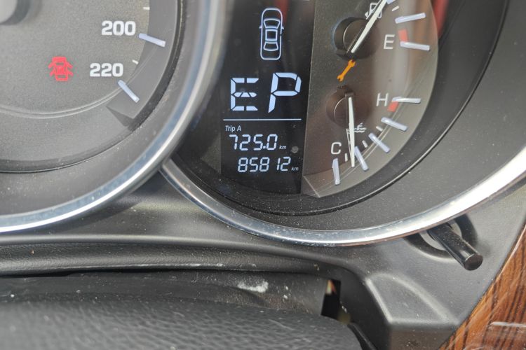 众泰SR9 2017款 2.0T 自动极致之梦版中控内饰15