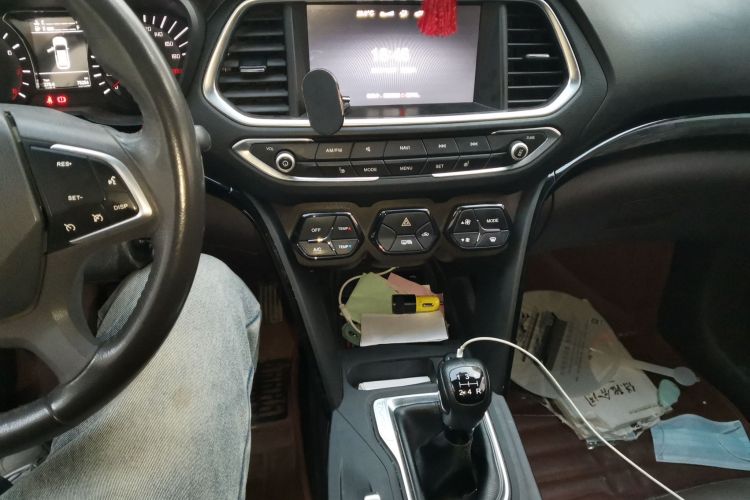 广汽传祺 传祺GS4 2017款 235T 手动两驱豪华版中控内饰16