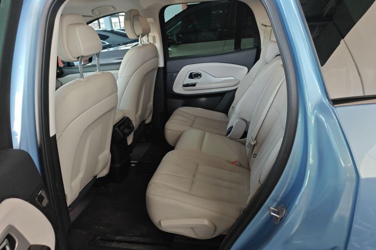 蔚来ES8 2018款 355KM 基准版 七座版中控内饰21