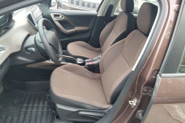 标致2008 2014款 1.6L 自动时尚版中控内饰19