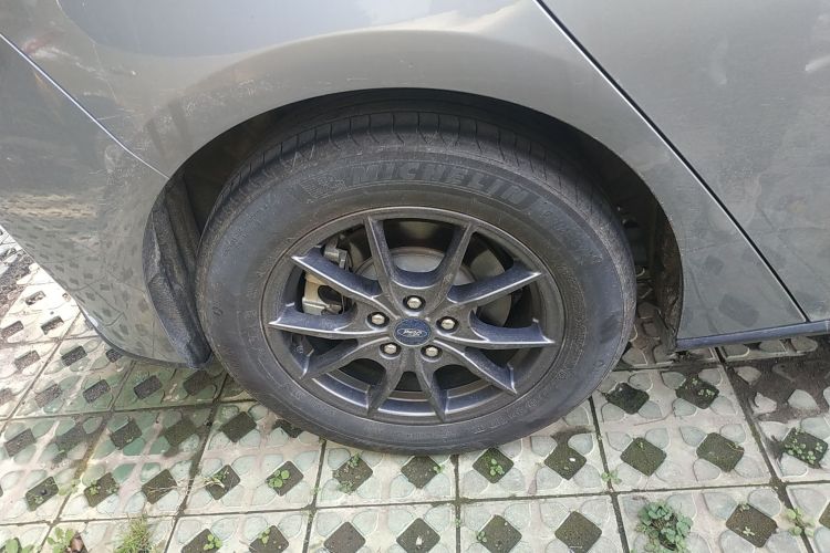 福特 福克斯 2022款 两厢 EcoBoost 180 自动竞速版车身外观6008