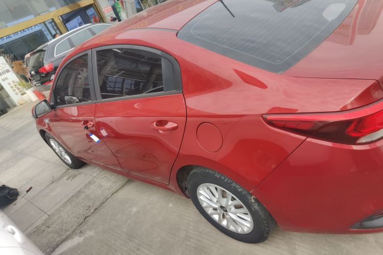 起亚K2 2017款 三厢 1.4L MT GLS车身外观6003