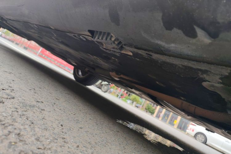 宝马X1 2015款 sDrive18i 时尚晋级版机舱底盘29