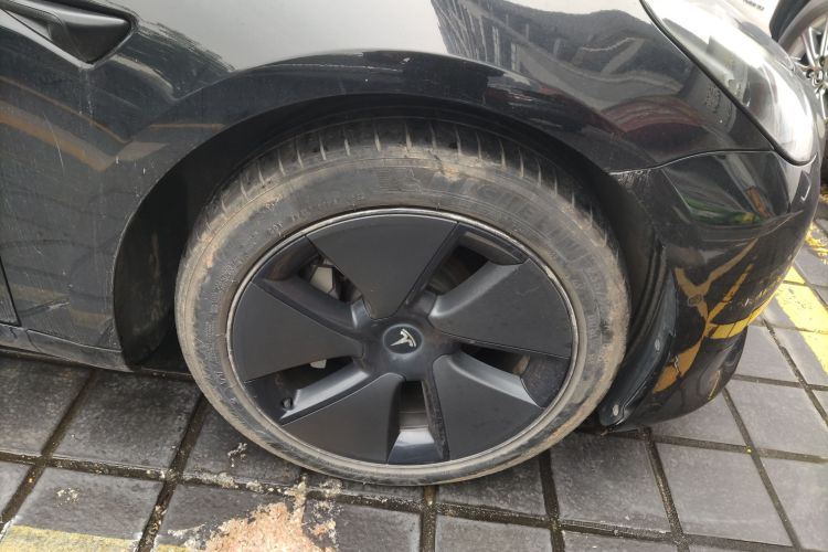 特斯拉 Model 3 2022款 后轮驱动版车身外观10