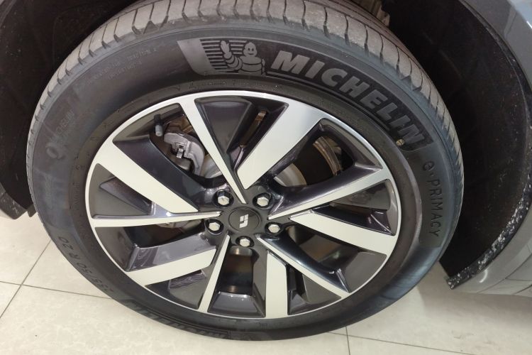 理想汽车 理想L8 2023款 Air车身外观6007