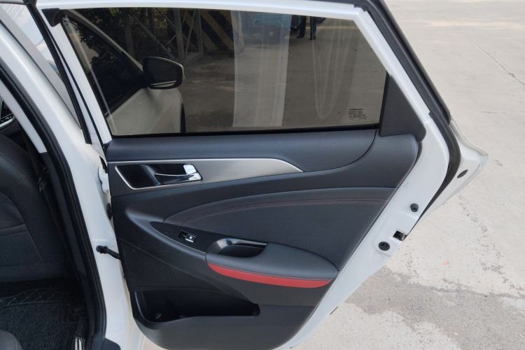 长安 逸动 2016款 XT 1.6L 手动俊酷型中控内饰45