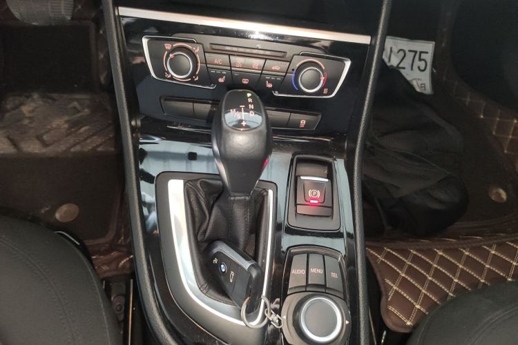 宝马2系旅行车 2016款 218i 时尚型中控内饰18