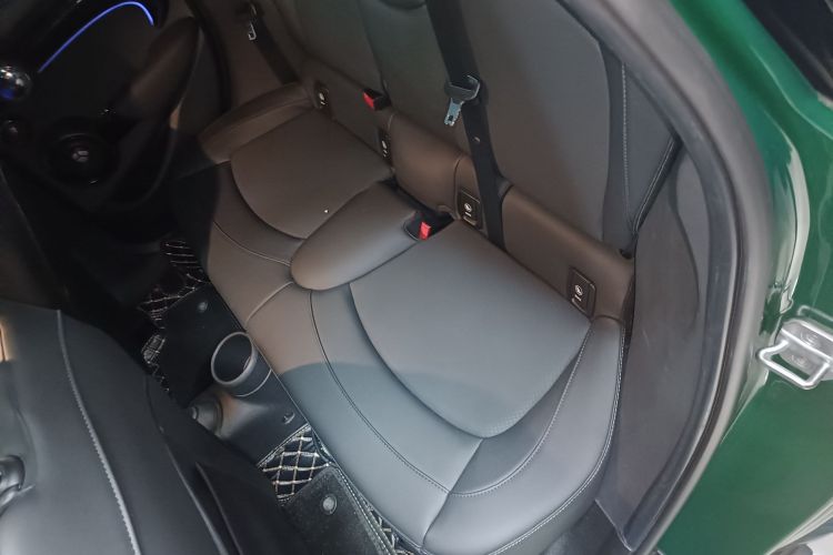 MINI 2023款 1.5T COOPER 艺术家 五门版中控内饰21