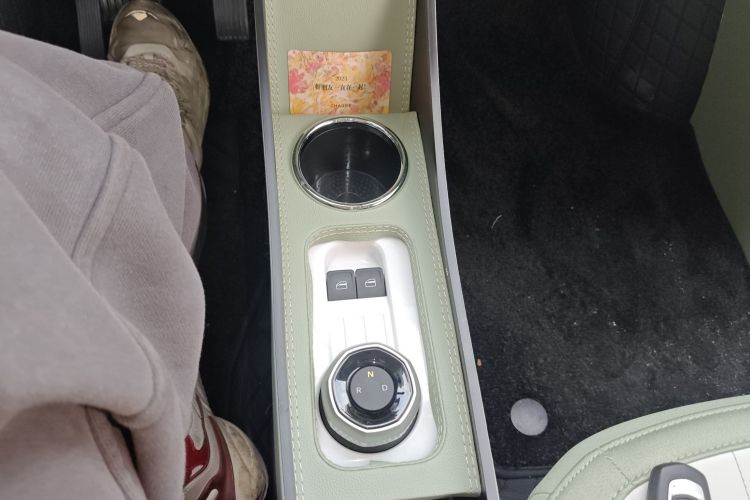 吉利银河 2025款 210km 熊猫骑士中控内饰18