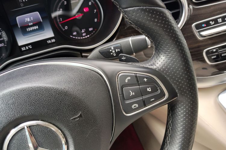 奔驰V级 2017款 V 260 领航版中控内饰18